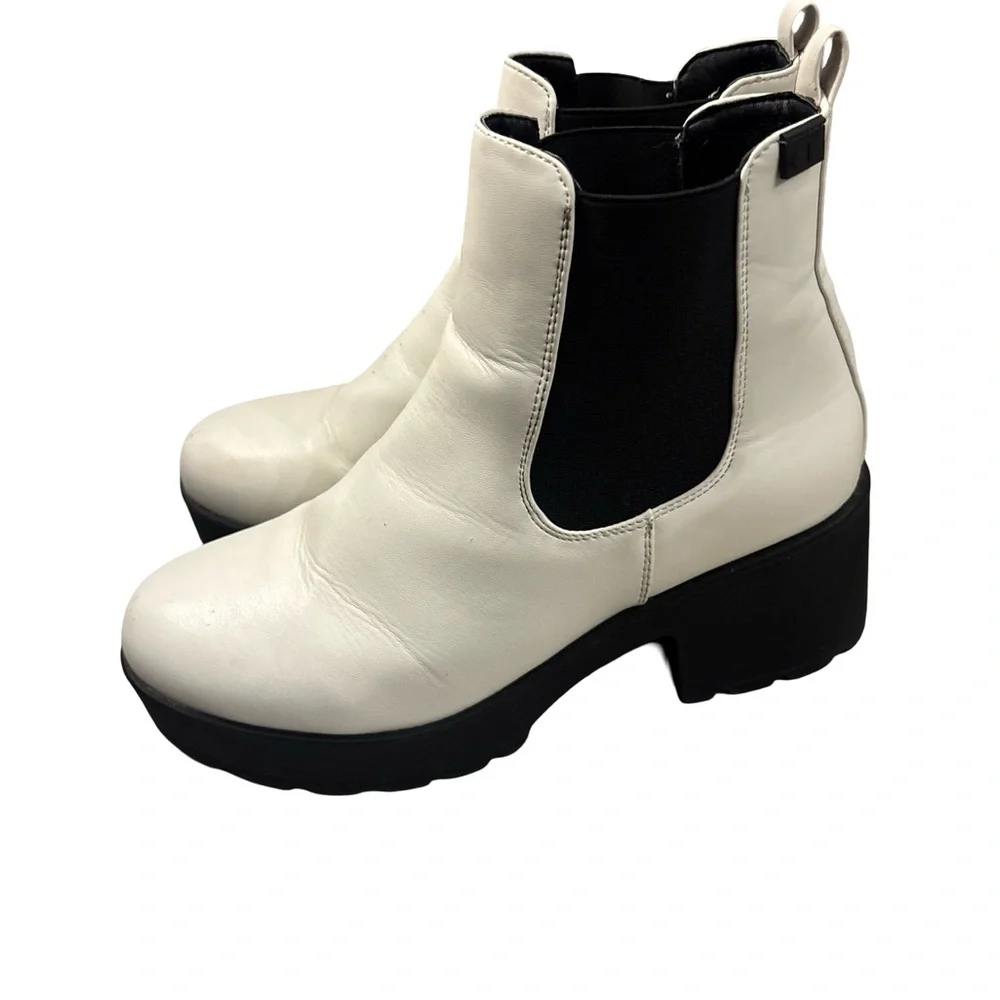 Y2K Grunge White & Black Lug Sole Chunky Combat Slip On Ankle Boots Size 7
